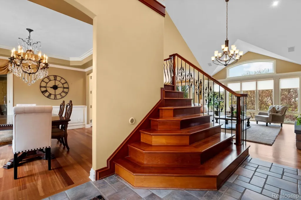 433 John R Milford Village MI 48381