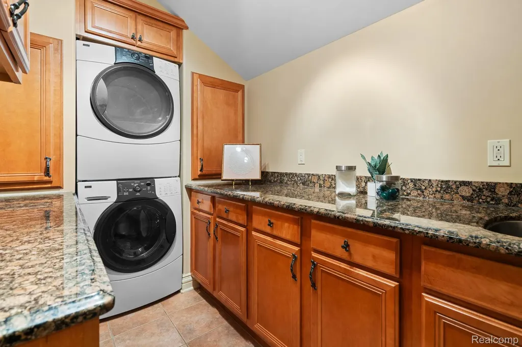 433 John R Milford Village MI 48381