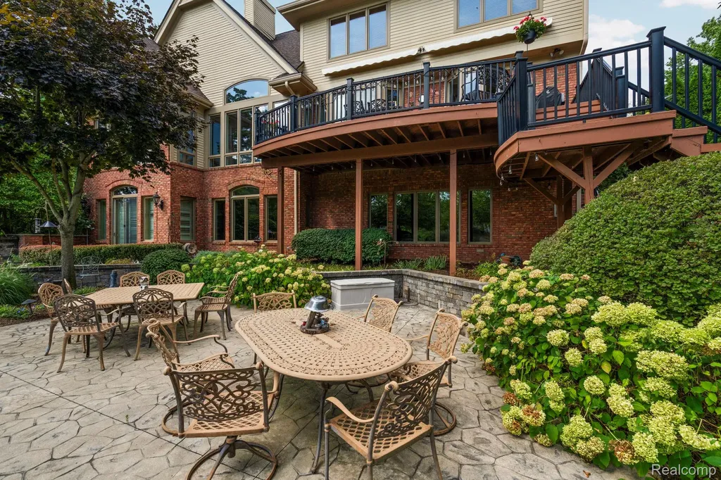 433 John R Milford Village MI 48381