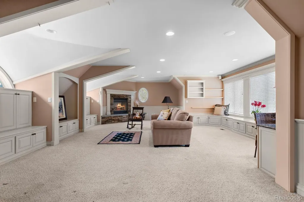 433 John R Milford Village MI 48381