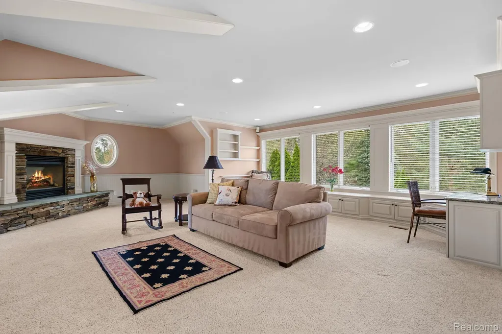 433 John R Milford Village MI 48381