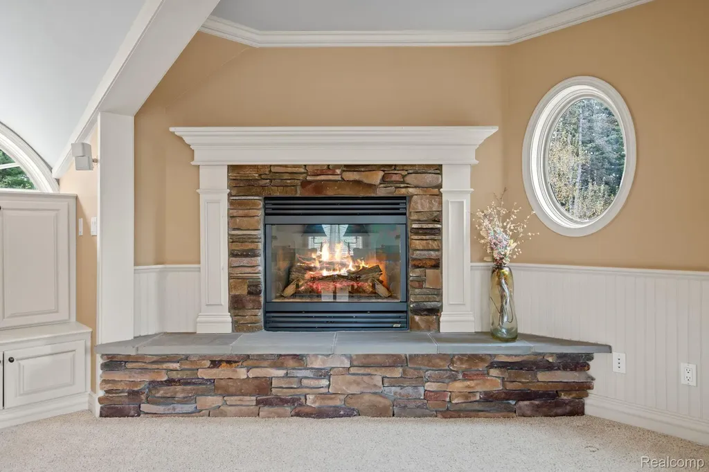 433 John R Milford Village MI 48381