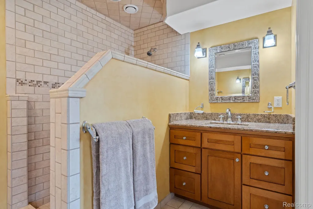 433 John R Milford Village MI 48381