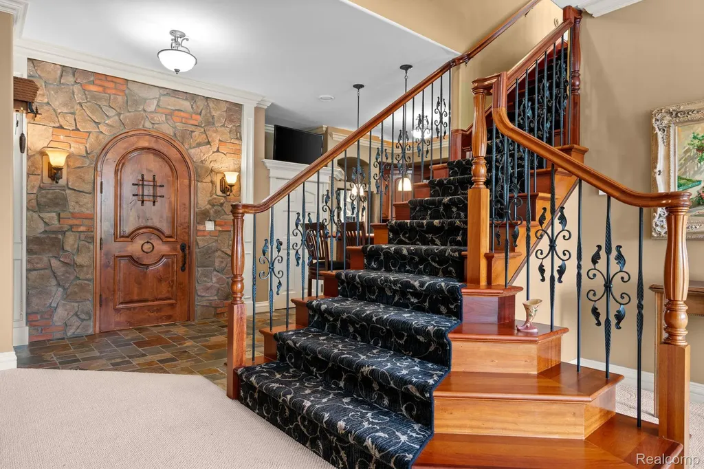 433 John R Milford Village MI 48381
