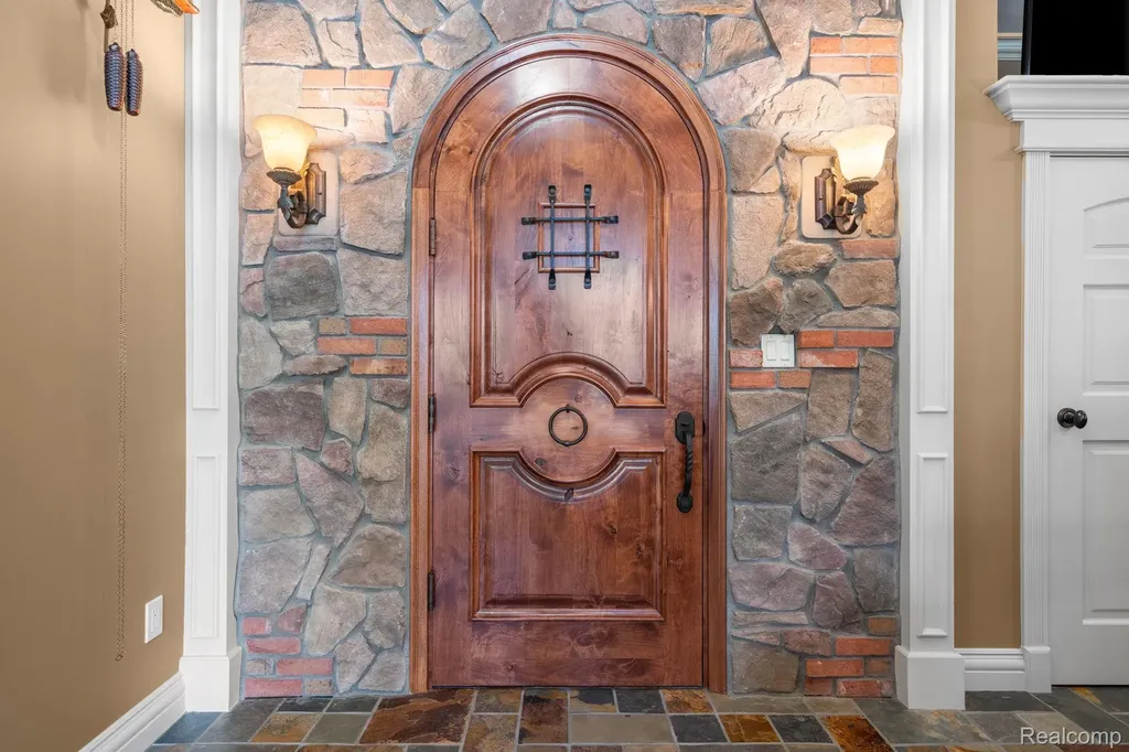 433 John R Milford Village MI 48381