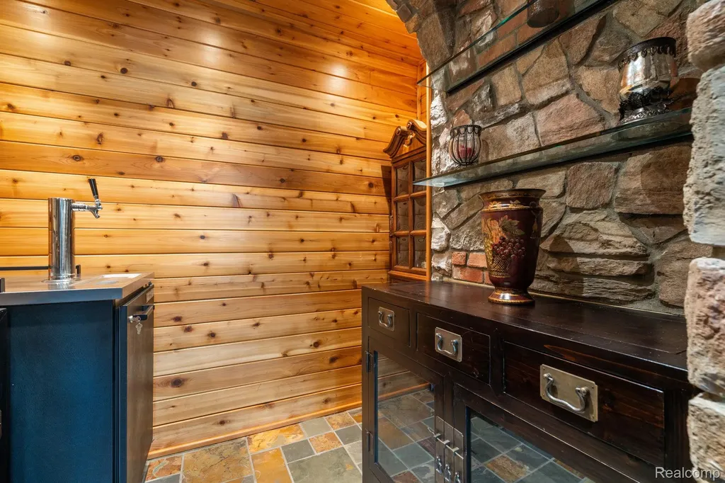 433 John R Milford Village MI 48381