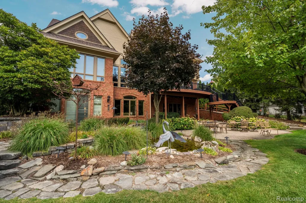 433 John R Milford Village MI 48381