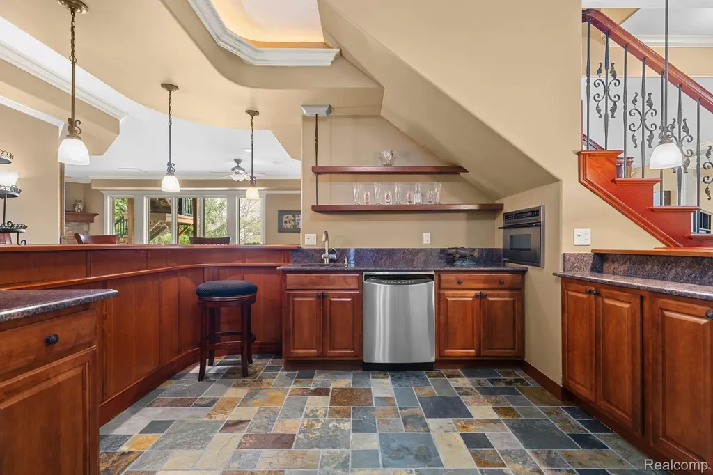 433 John R Milford Village MI 48381