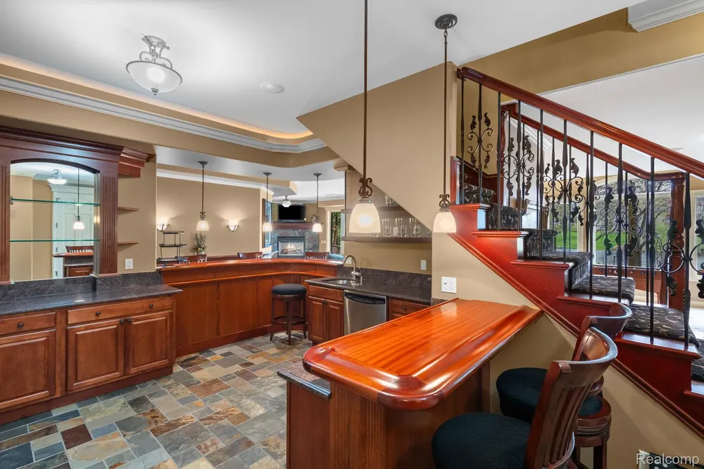 433 John R Milford Village MI 48381