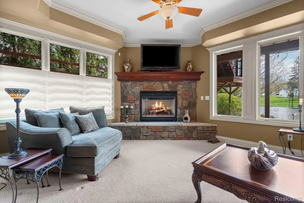 433 John R Milford Village MI 48381