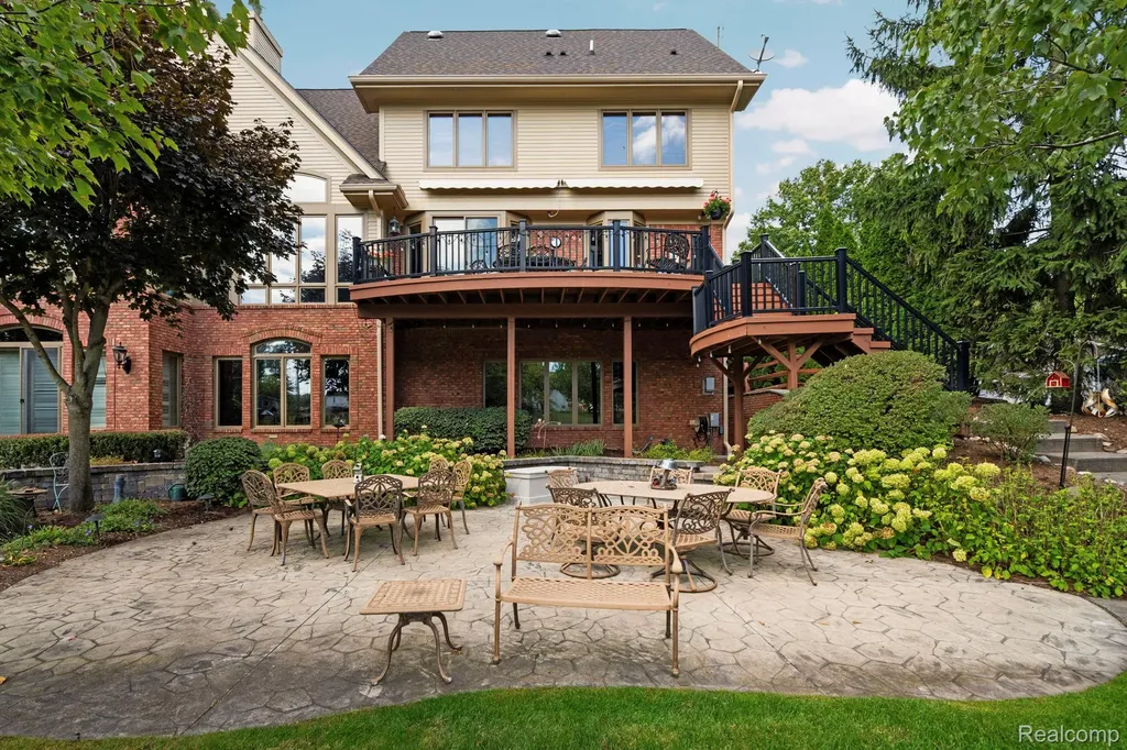 433 John R Milford Village MI 48381
