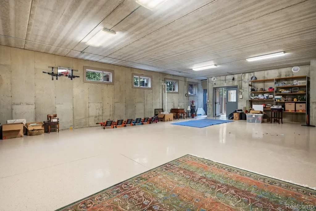 433 John R Milford Village MI 48381