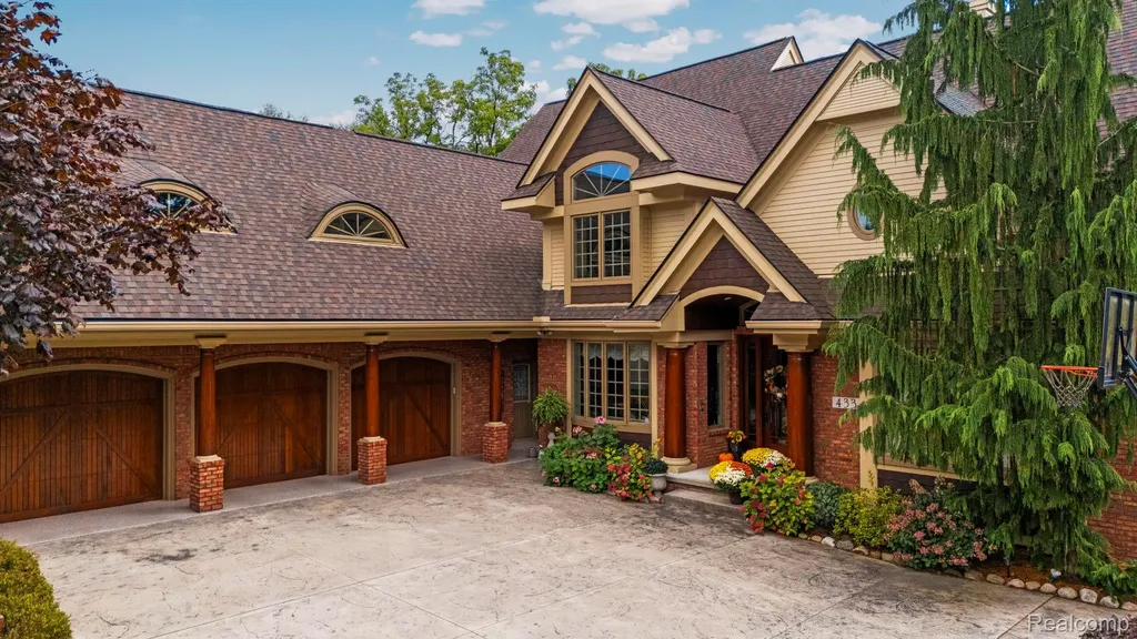 433 John R Milford Village MI 48381