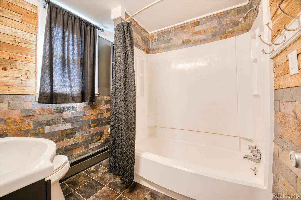 2218 Wixom Road Commerce Charter Township MI 48382