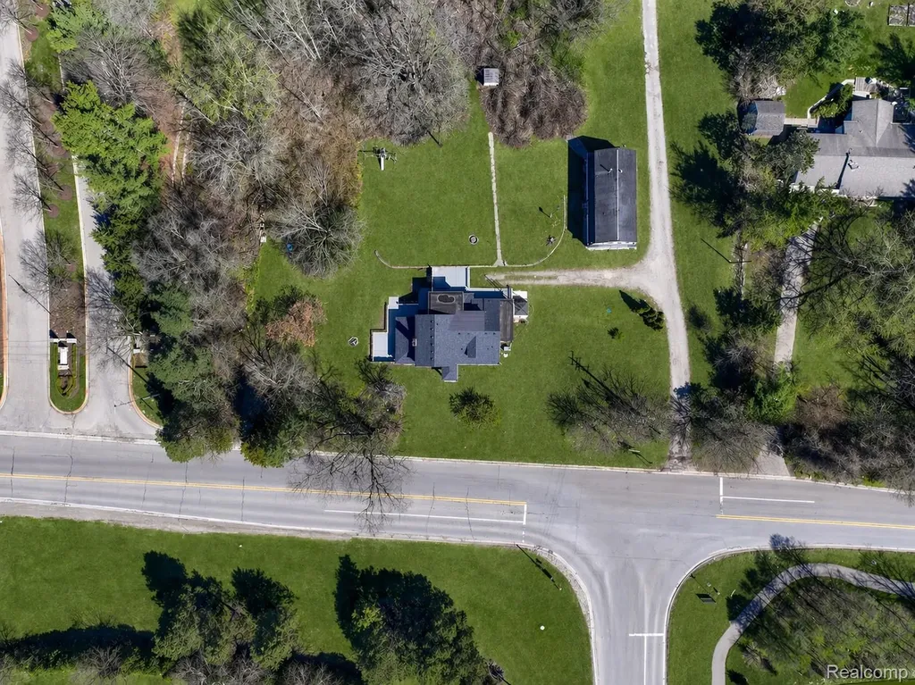 2218 Wixom Road Commerce Charter Township MI 48382