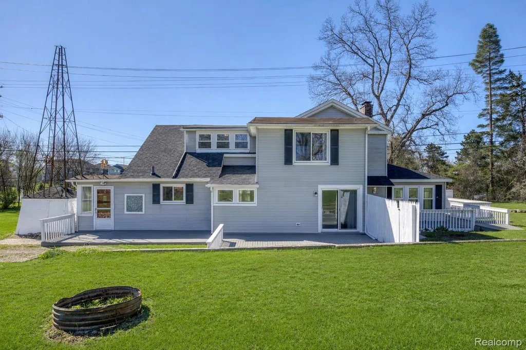 2218 Wixom Road Commerce Charter Township MI 48382