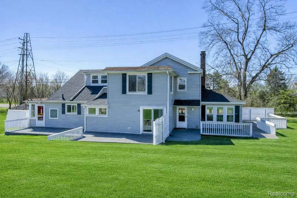 2218 Wixom Road Commerce Charter Township MI 48382