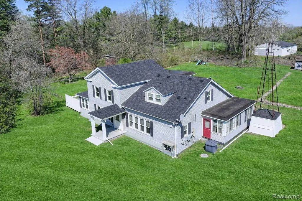 2218 Wixom Road Commerce Charter Township MI 48382