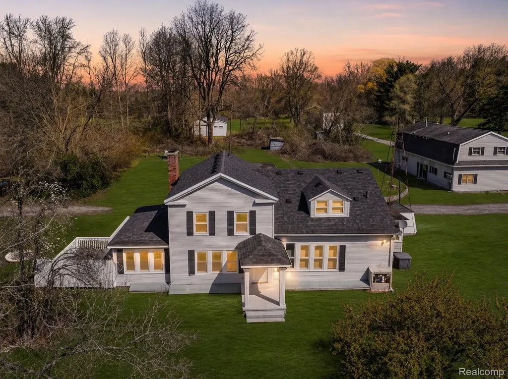2218 Wixom Road Commerce Charter Township MI 48382