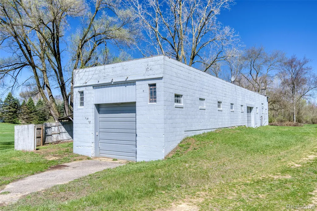 2218 Wixom Road Commerce Charter Township MI 48382