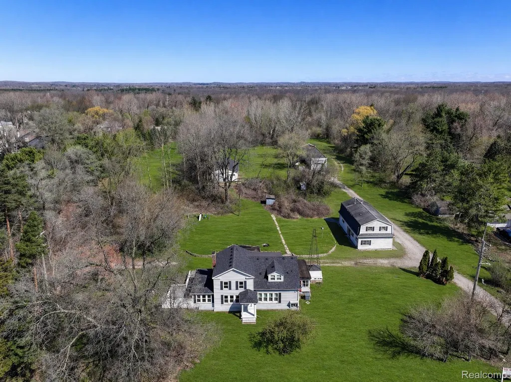 2218 Wixom Road Commerce Charter Township MI 48382