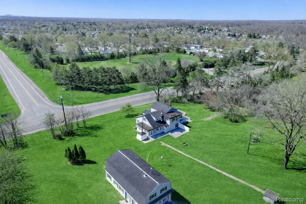2218 Wixom Road Commerce Charter Township MI 48382