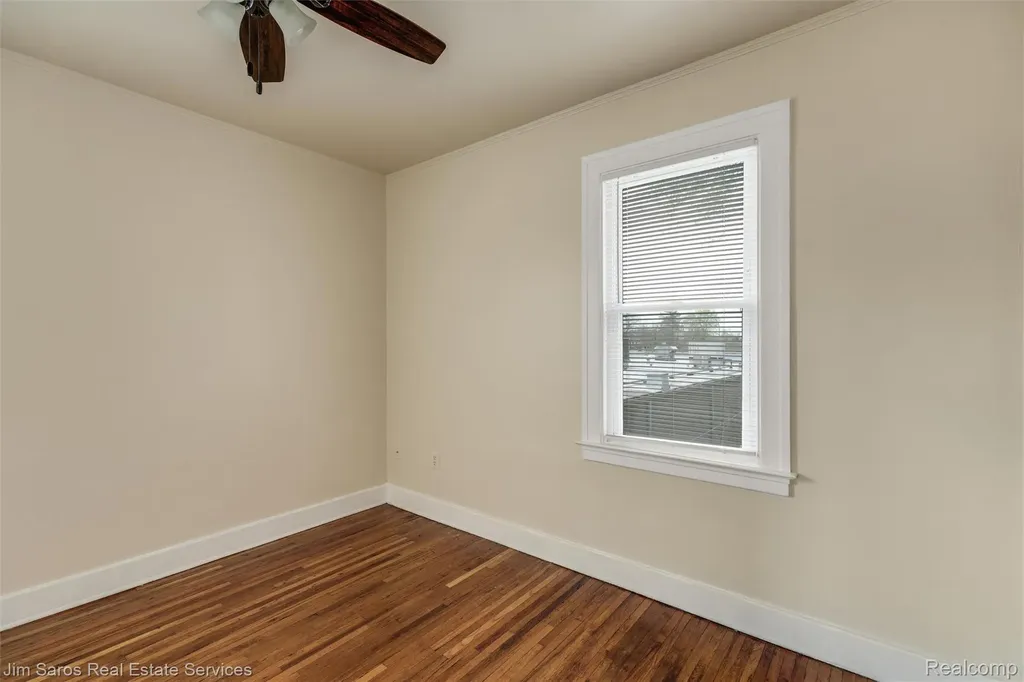 1405 Lakepointe Street Grosse Pointe Park City MI 48230