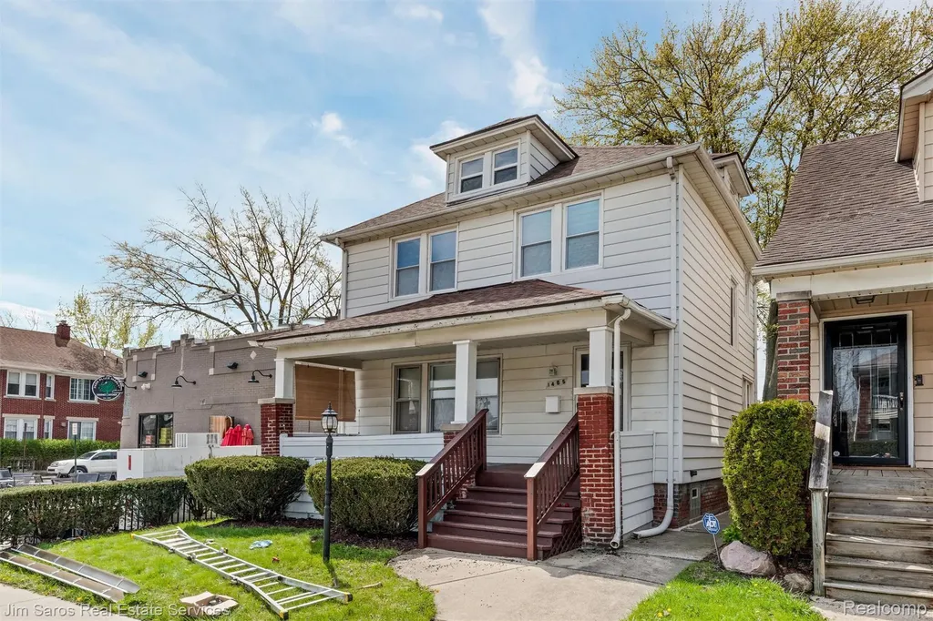 1405 Lakepointe Street Grosse Pointe Park City MI 48230