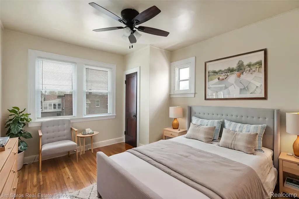 1405 Lakepointe Street Grosse Pointe Park City MI 48230