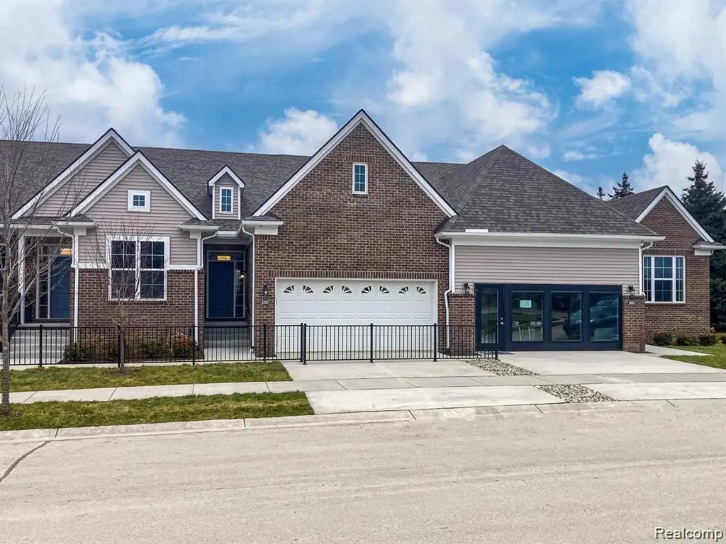 2221 Chase Drive Hartland Township MI 48855
