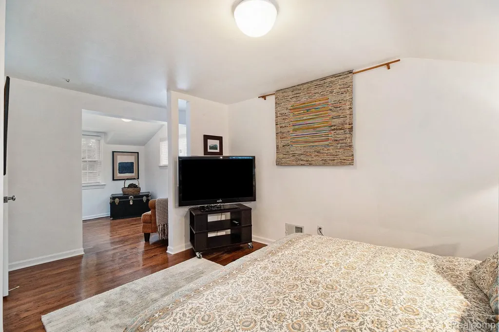 26580 Wellington Road Franklin Village MI 48025