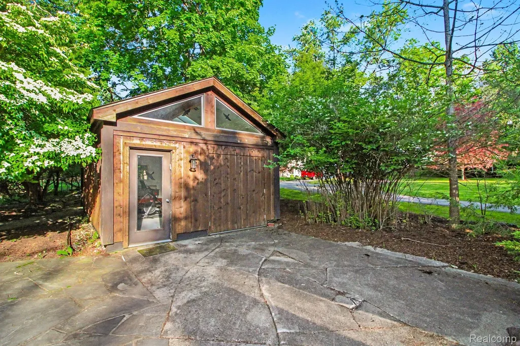 26580 Wellington Road Franklin Village MI 48025