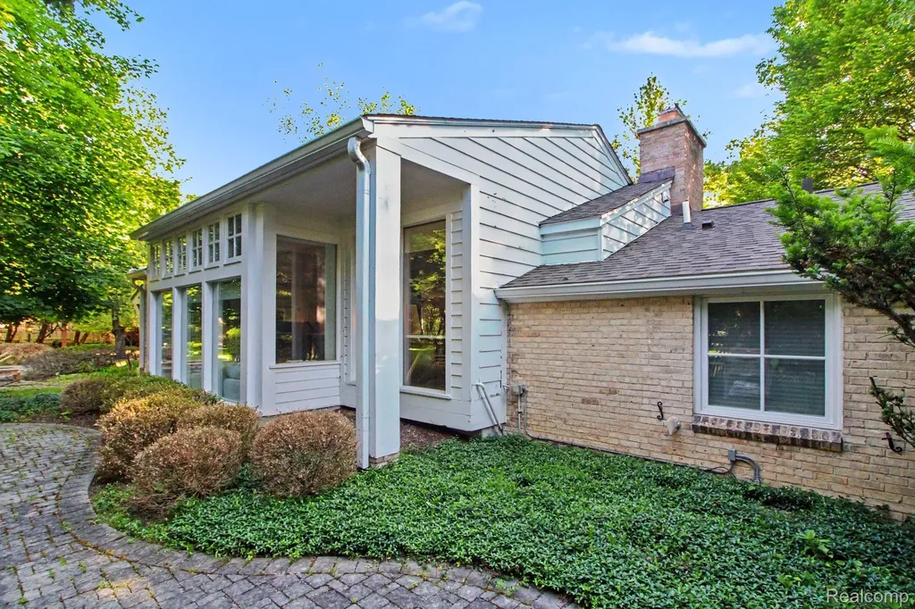 26580 Wellington Road Franklin Village MI 48025