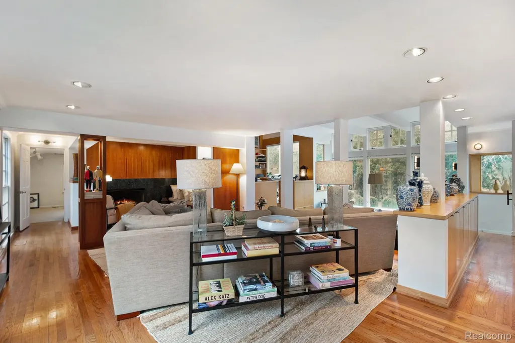 26580 Wellington Road Franklin Village MI 48025