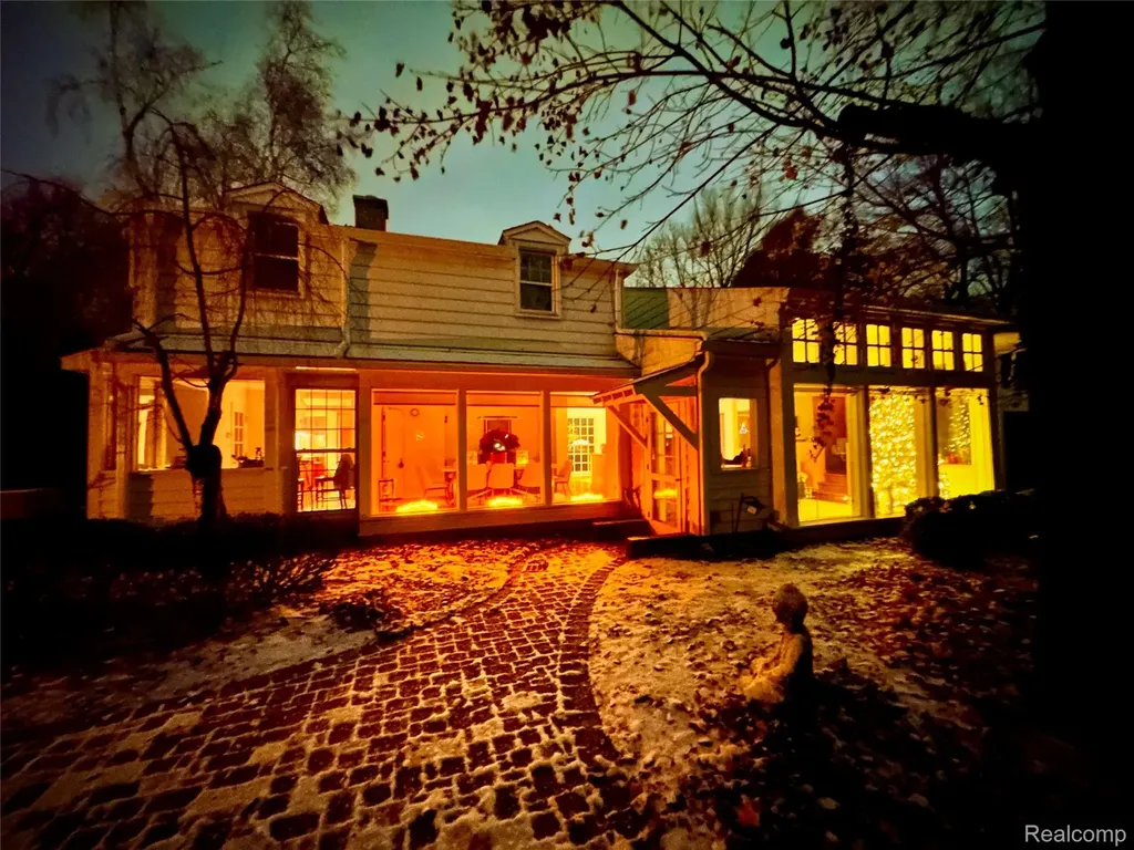 26580 Wellington Road Franklin Village MI 48025