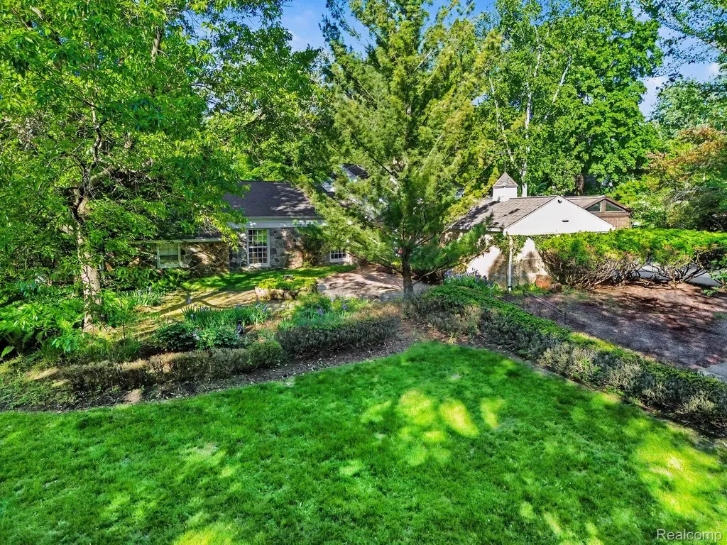 26580 Wellington Road Franklin Village MI 48025