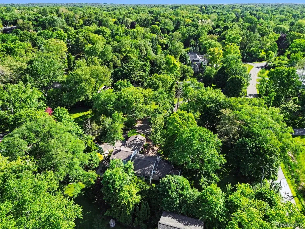 26580 Wellington Road Franklin Village MI 48025