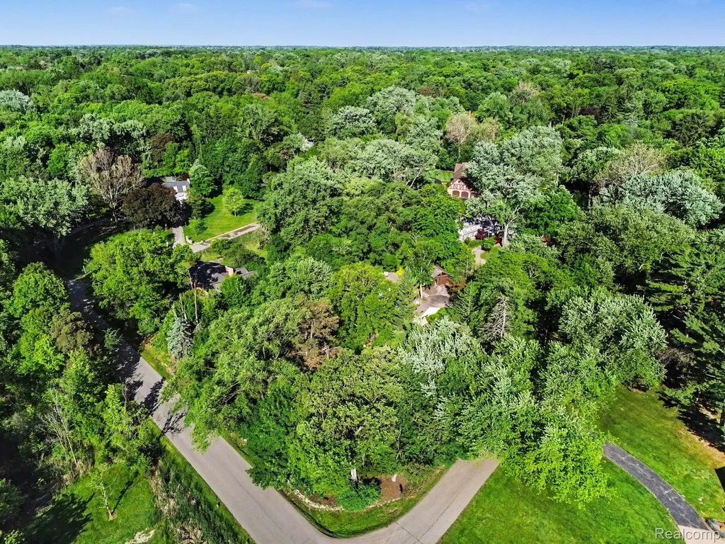 26580 Wellington Road Franklin Village MI 48025