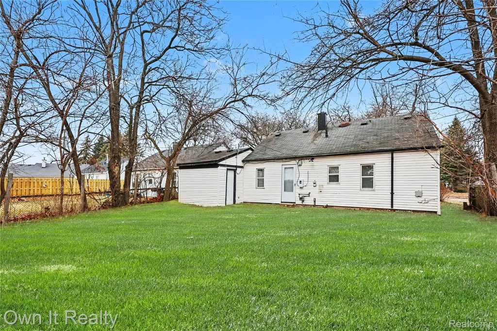 10821 Albany Street Oak Park City MI 48237