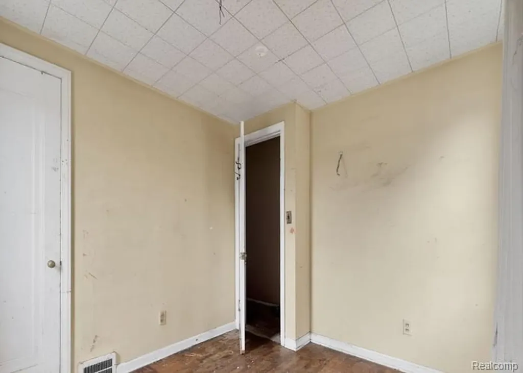 12346 Elmdale Street Detroit City MI 48213