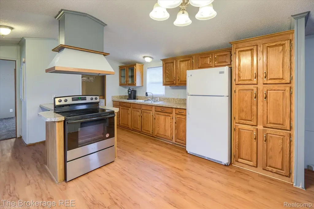 17101 Kropf Avenue Springfield Charter Township MI 48350