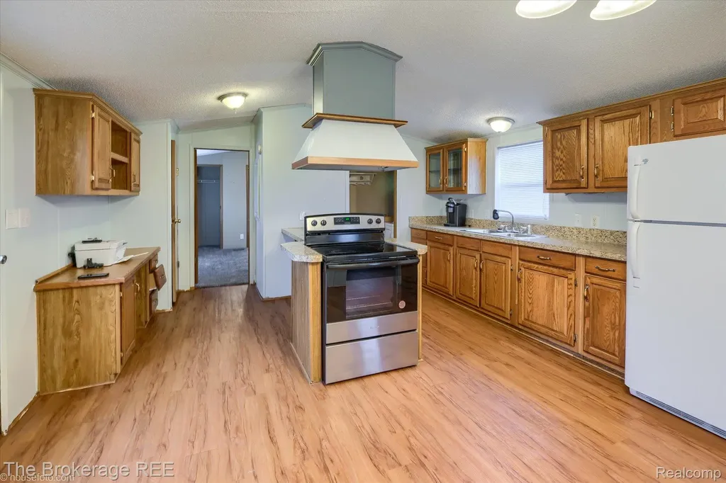 17101 Kropf Avenue Springfield Charter Township MI 48350