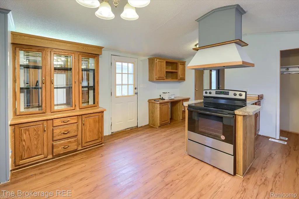 17101 Kropf Avenue Springfield Charter Township MI 48350