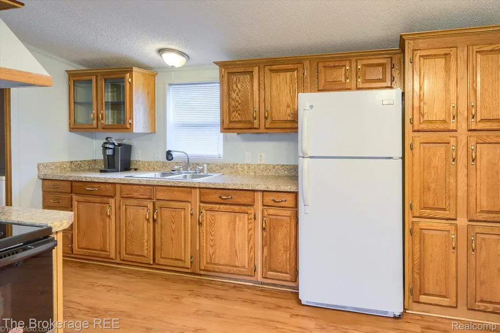 17101 Kropf Avenue Springfield Charter Township MI 48350