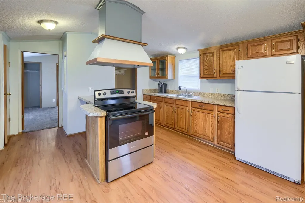 17101 Kropf Avenue Springfield Charter Township MI 48350