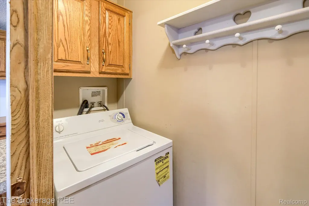 17101 Kropf Avenue Springfield Charter Township MI 48350