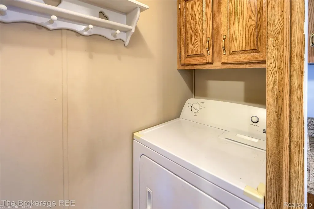 17101 Kropf Avenue Springfield Charter Township MI 48350