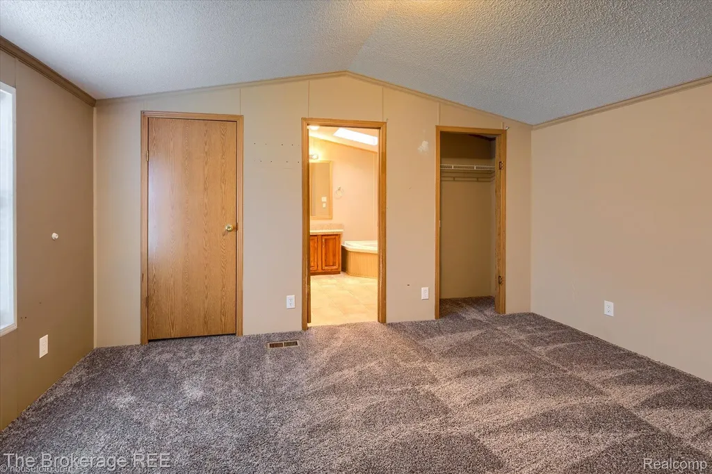 17101 Kropf Avenue Springfield Charter Township MI 48350