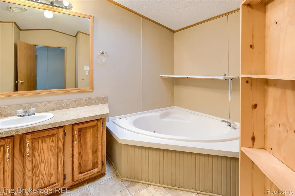 17101 Kropf Avenue Springfield Charter Township MI 48350