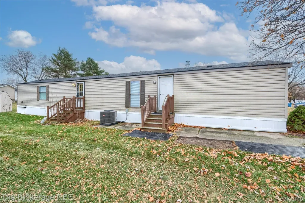 17101 Kropf Avenue Springfield Charter Township MI 48350